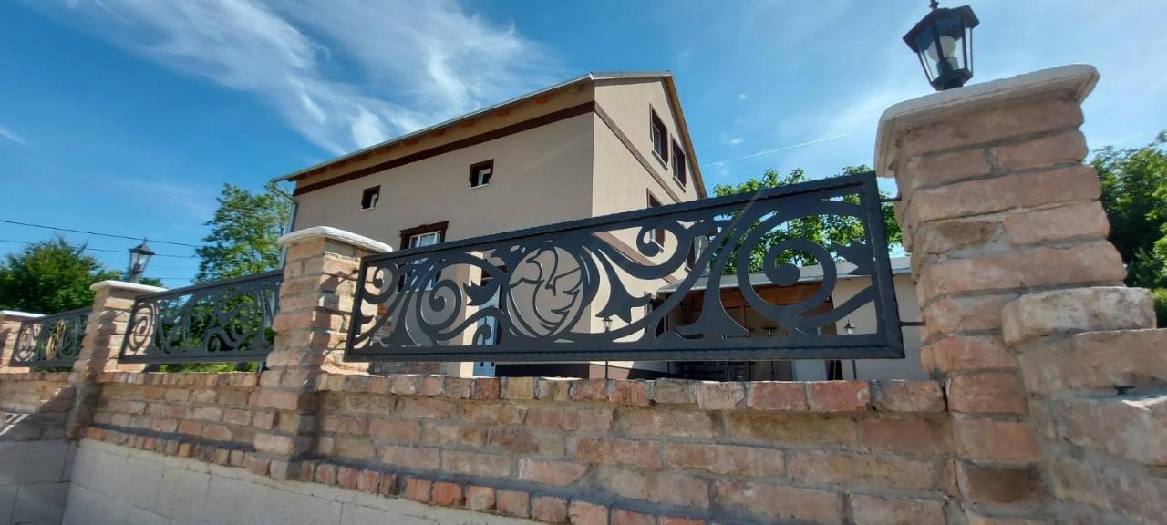 Villa Verteskacsa Vértesacsa Buitenkant foto