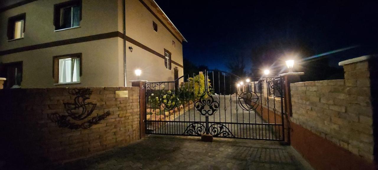 Villa Verteskacsa Vértesacsa Buitenkant foto