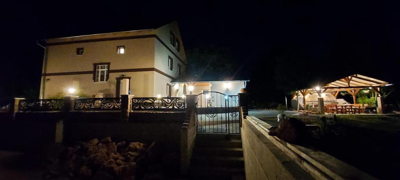 Villa Verteskacsa Vértesacsa Buitenkant foto